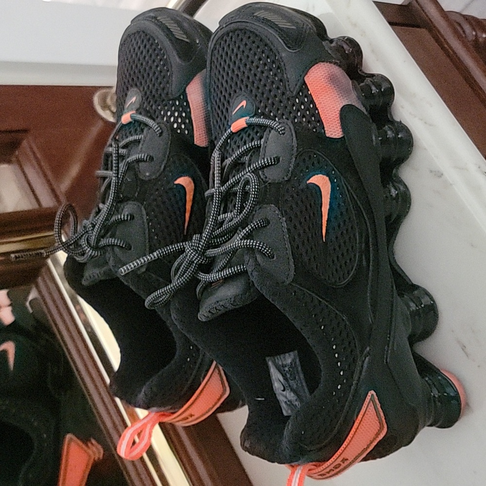 Women's Nike SHOX size 8.5